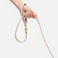 Correa Nomad Tales Calma Arena Para Perros -Mascota Suministros Ventas 326096 nomad tales calma hundeleine sand 120cm 01 5