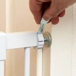 Barrera Blanca TIAKI Con 7 Cm De Extensión Para Perros 17 Barrera Blanca TIAKI Con 7 Cm De Extensión Para Perros -Mascota Suministros Ventas 334597 tiaki dog gate white fg 8209 4